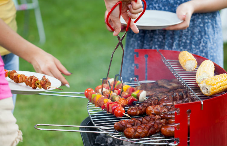 What to Serve Seniors at a Cookout - AgingCare.com