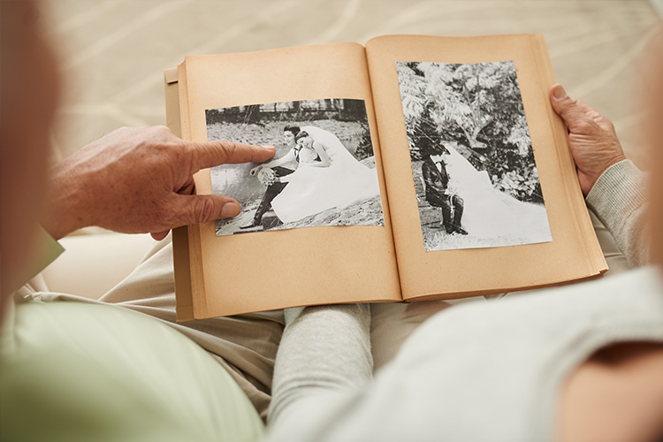 Can Current Events Help People with Alzheimer’s Remember the Past?-Image