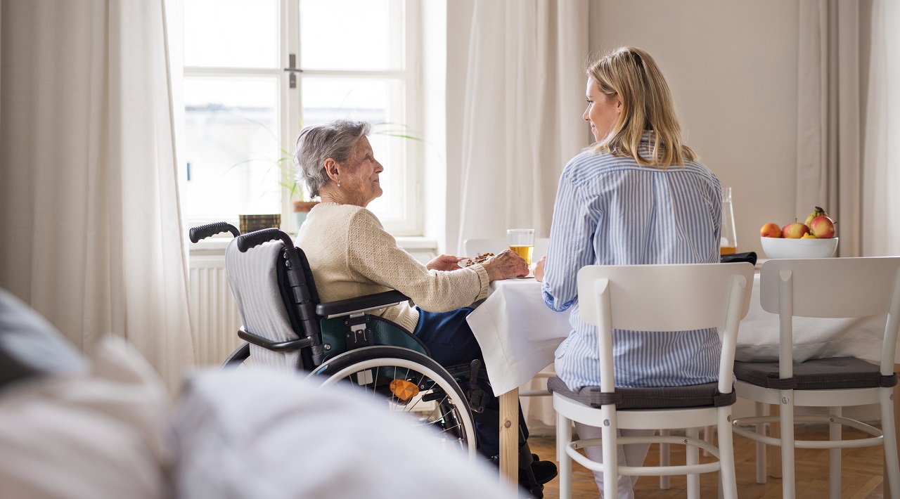 Independent Caregivers vs. Home Care Agencies: Knowing the Differences and How to Choose-Image