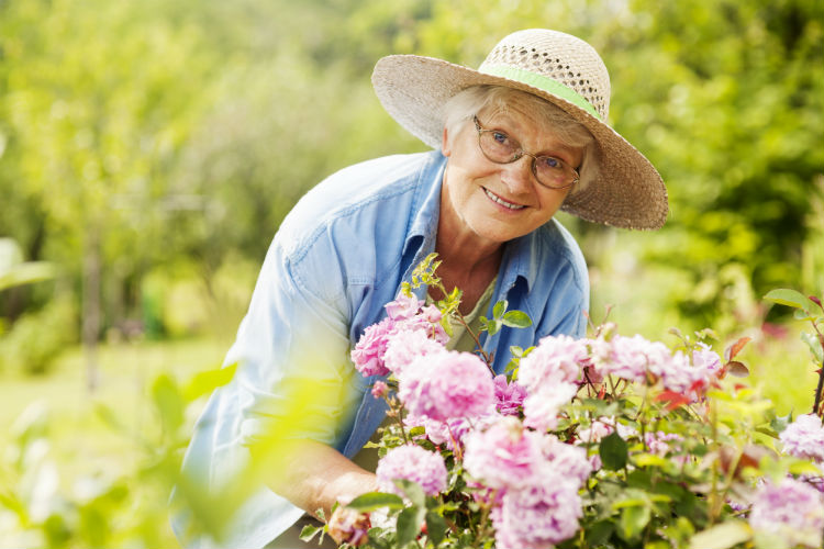 How to Find Enriching Activities for Seniors with Dementia-Image